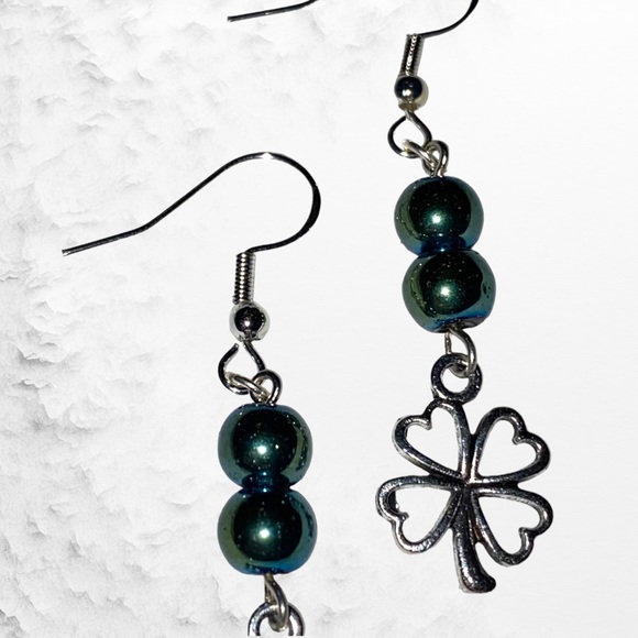 🍀Hand Crafted Earrings Clover Emerald Green 4-Leaf Charm St. Patrick Pierced - Picture 2 of 6
